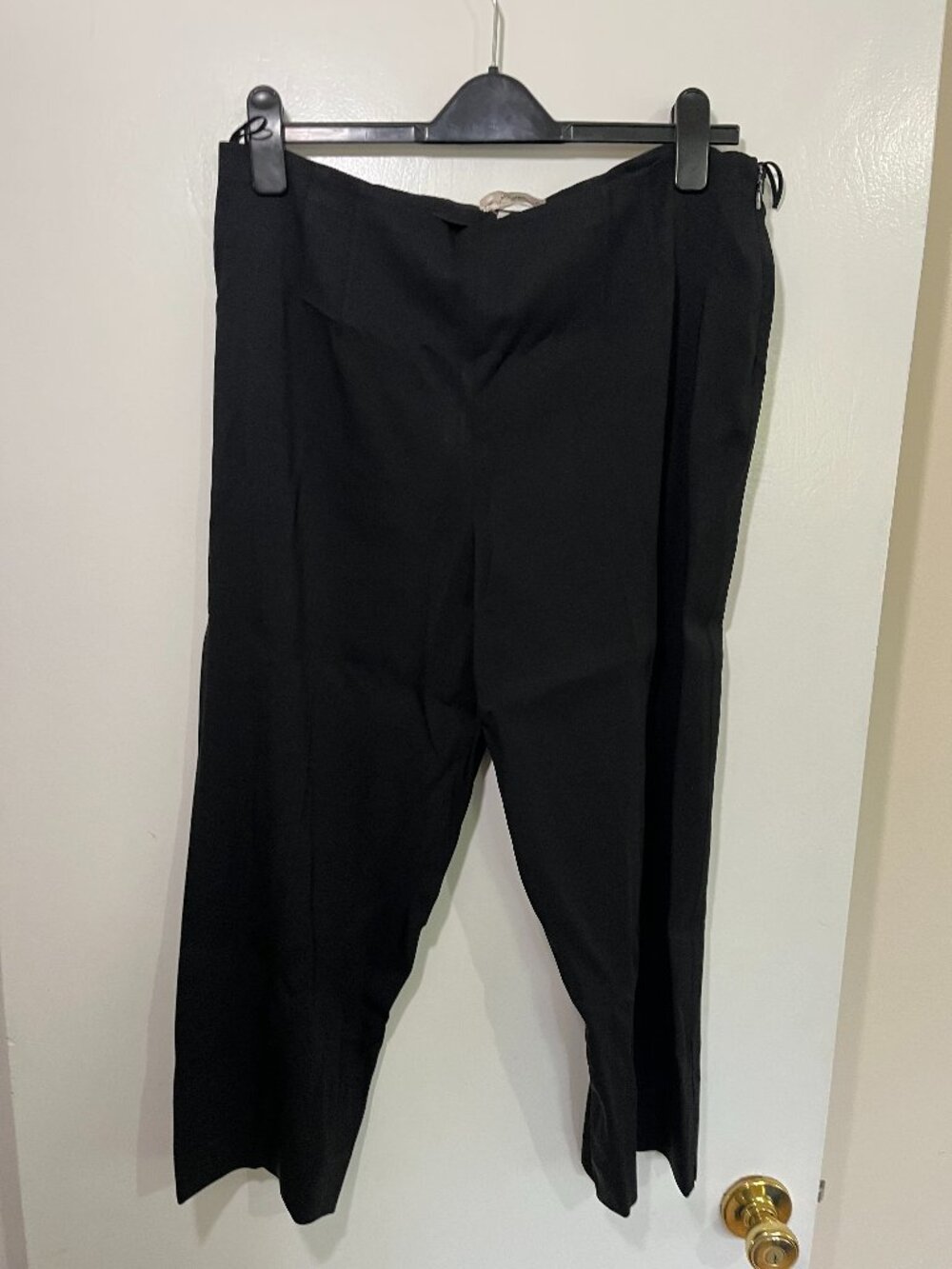 The Row black capri pants -- size 10